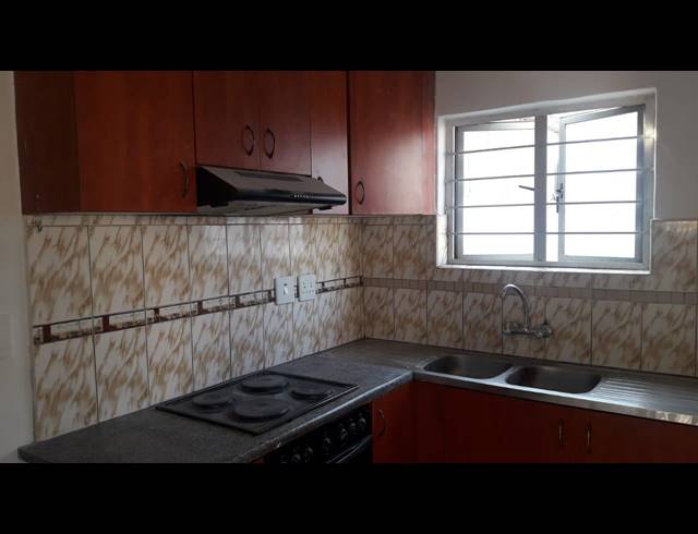 3 BEDROOM DUPLEX RENTED IN CHATSWORTH CENTRAL